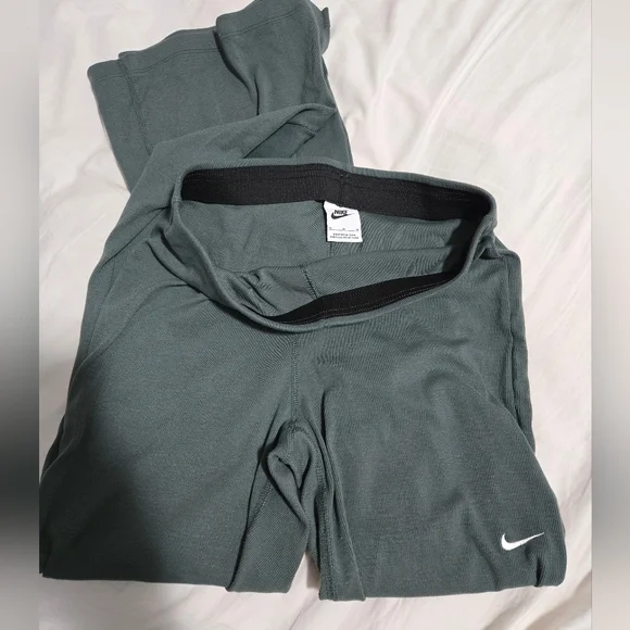 Nike Chill Knit Mini Flare Ribbed Leggings - Picture 2 of 3